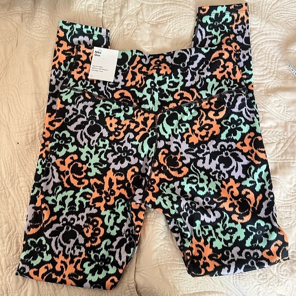 Nike Dri-FIT One DZ3085-811 Women's Mid-Rise Training Leggings Size Small - Picture 3 of 8